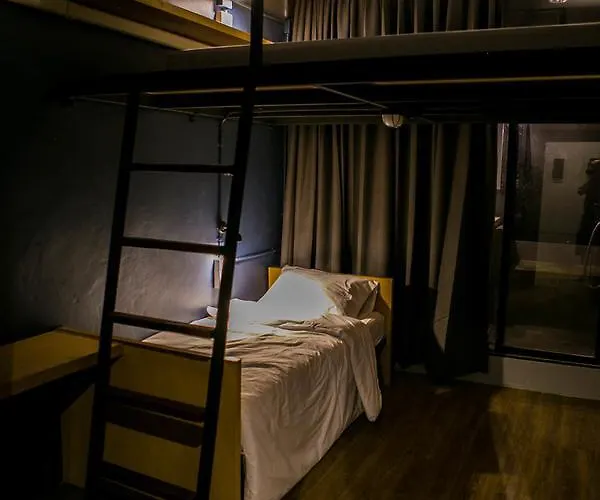 Silom Space Хостел *